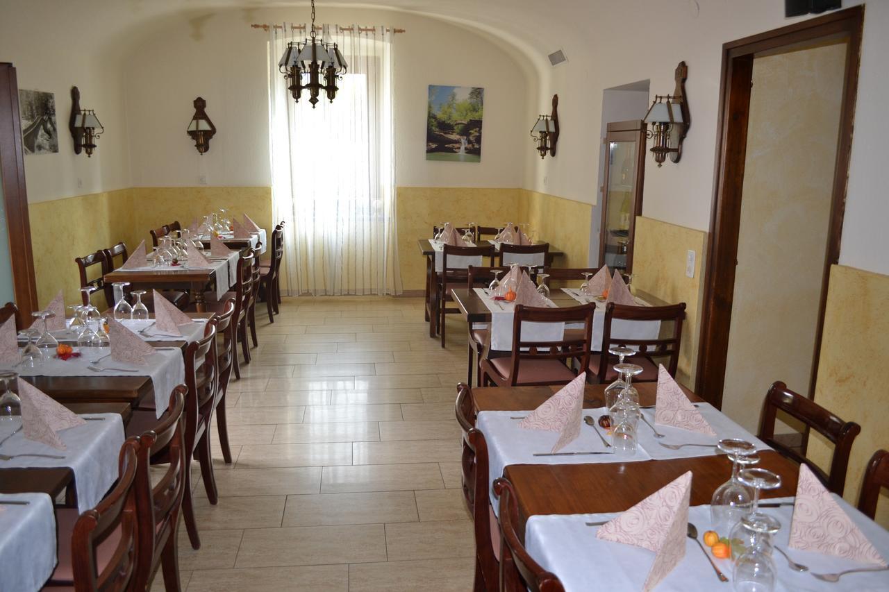 לינה וארוחת בוקר Cugnasco Ristorante Del Ponte מראה חיצוני תמונה