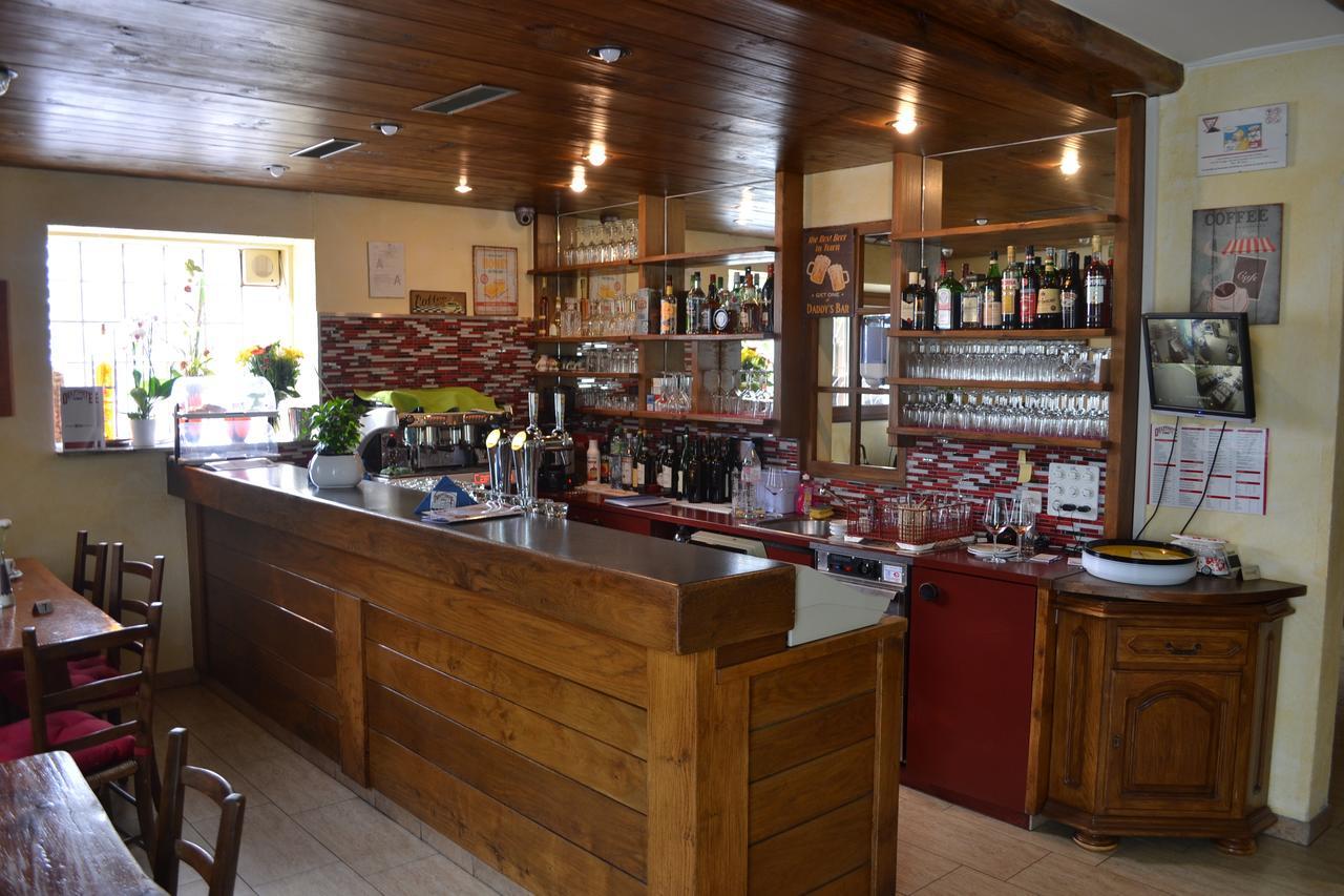 לינה וארוחת בוקר Cugnasco Ristorante Del Ponte מראה חיצוני תמונה